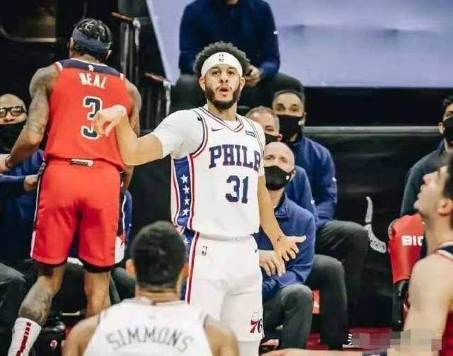  图卢兹门将低级失误葬送好局引争议